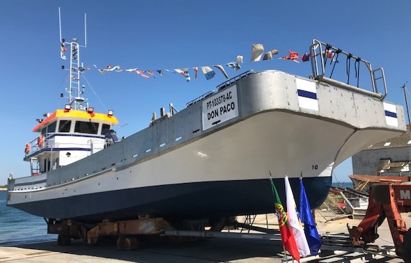  Ministro do Mar preside a cerimónia de lançamento de embarcação à água 
